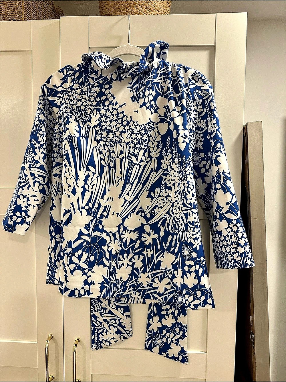 Tuckernuck Floral Button Down in Blue & White Size Small Like New